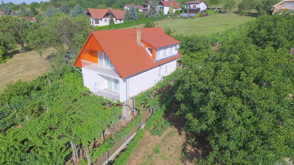 Mandula Apartmanok Badacsonytomaj Exterior foto